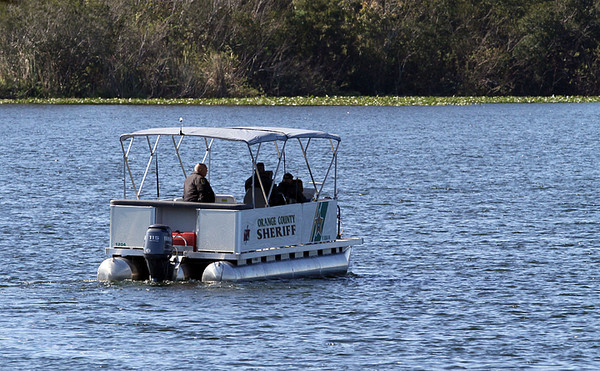 Orange County Sheriff's Office searches Lake Ellenor in Orlando
